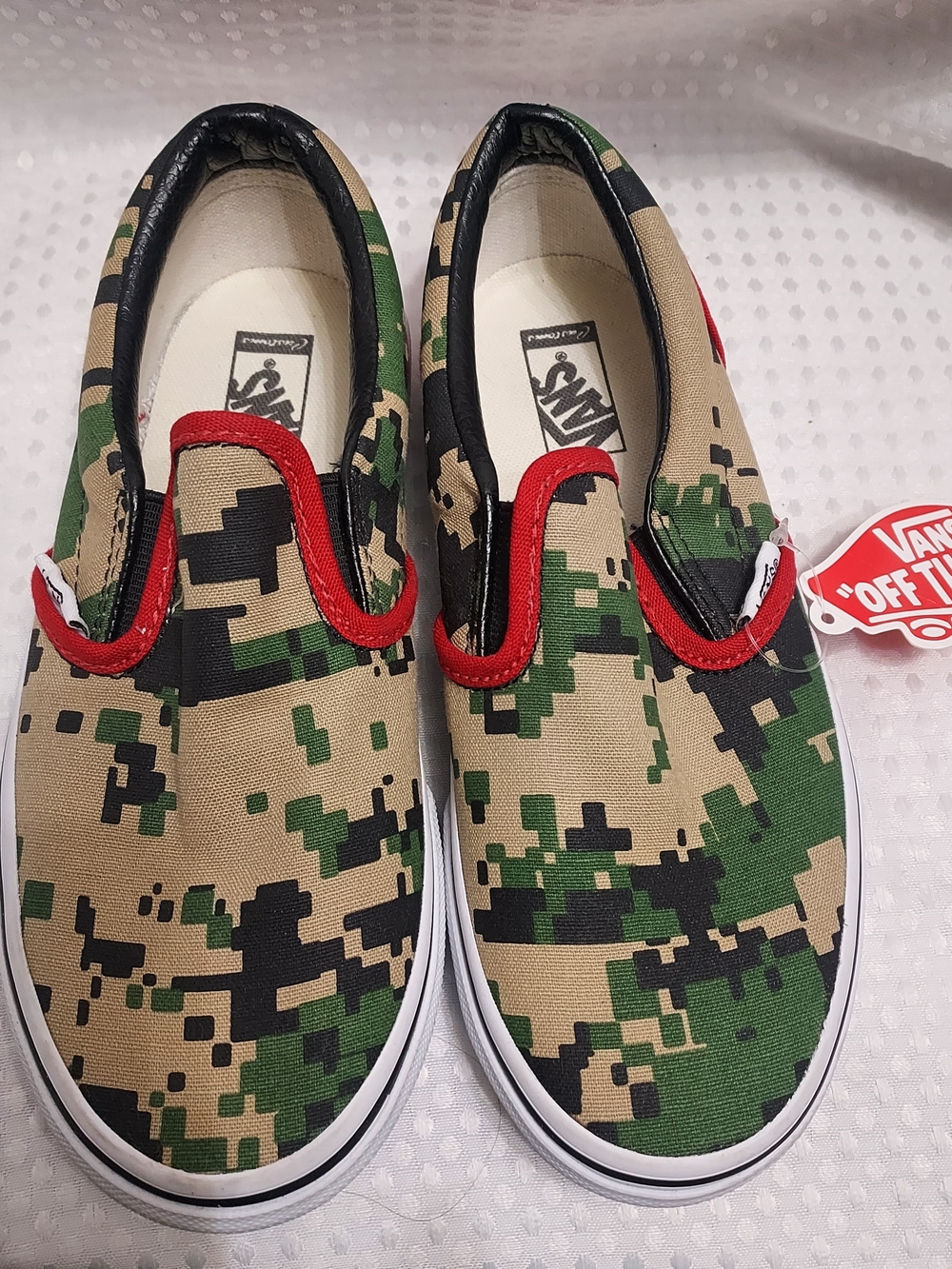 Vans Kids Slip-On Sneakers - Green Camo with Red Trim